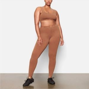 NWT SKIMS Outdoor Legging